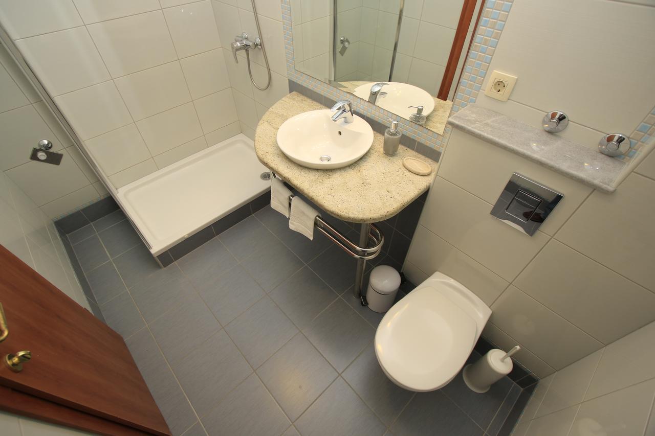 Apartments Villa Cizmic Baška Voda Exteriör bild